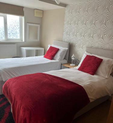 Swindon Apartment | Swindon Home from Home 2 - EnterCloud9SA