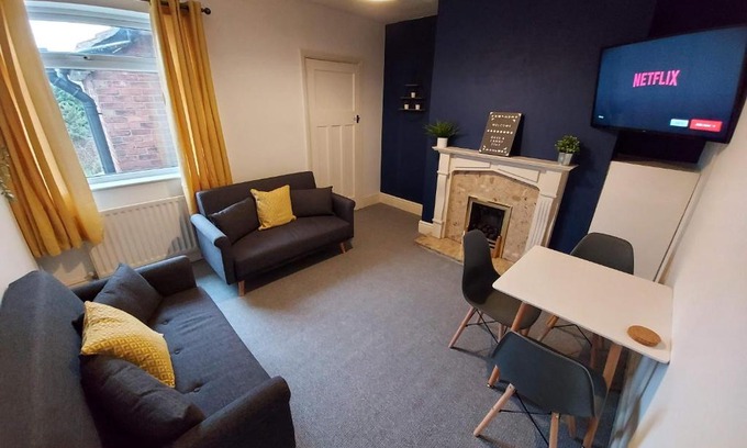 Newcastle-upon-Tyne Apartment | Swinley Apartment - Relocation and Business - Monthly Price Reduction - Free Street Parking