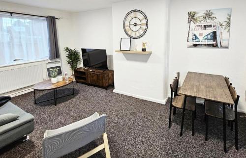 Swinton Apartment | Swinton, Manchester 2