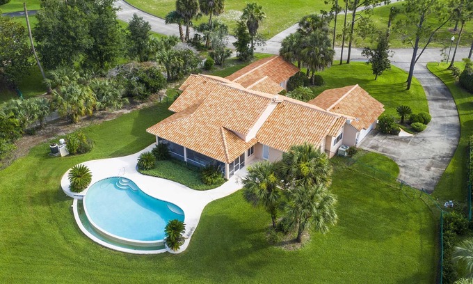 Groveland House | SWISS 30 - Golf Course