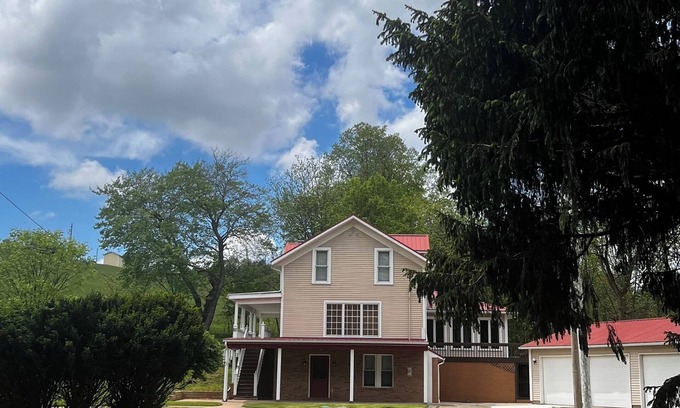 Somerdale House | Swiss Festival? Fall foliage? We got you!nCountry Home on a private drive