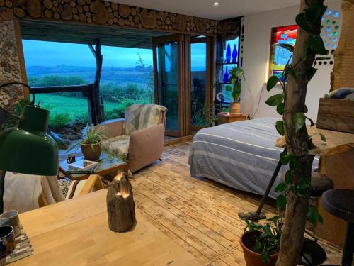 Llanelli Apartment | Swiss Valley Cabin - WoodFired Hot Tub & Therapies
