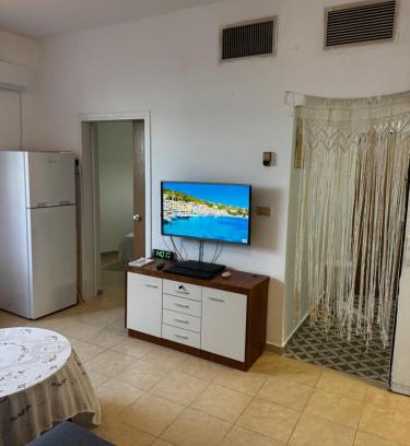 Ashdod Apartment | Swita Nir - Hot tub, Beach & Barbeque