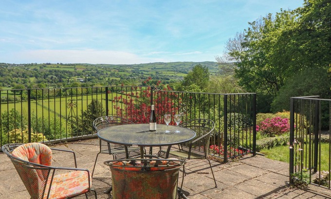 Llanrhychwyn Cottage | SWN Y COED, pet friendly, character holiday cottage in Llanrwst
