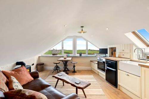 St Brides House | Swn y Môr - 1 Bedroom Cottage - Whitesands