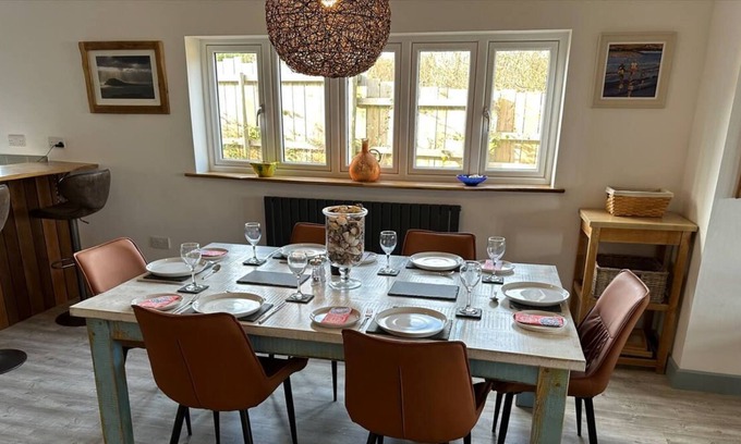 Bwlchtocyn House | Swn Y Mor Bungalow in the beautiful Pwllheli