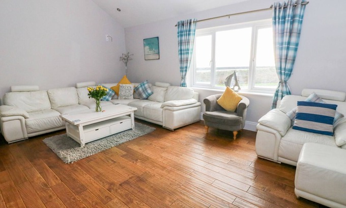 Amroth House | SWN Y MOR, pet friendly, luxury holiday cottage in Amroth