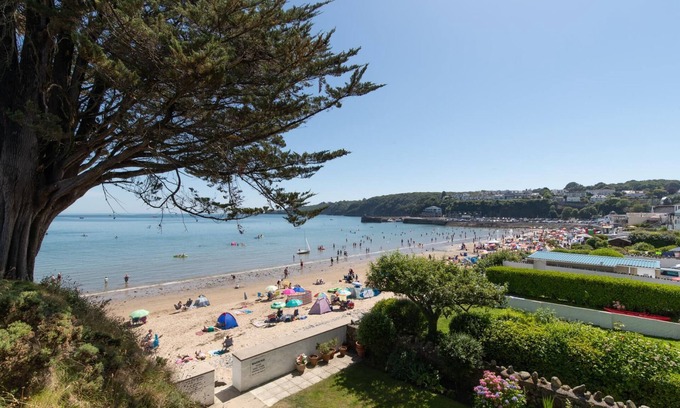 Saundersfoot Apartment | Swn Y Tonnau - Sea Front Apartment Spectacular Sea Views Parking Direct Beach Access