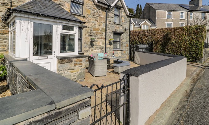 Tanygrisiau Cottage | SWN YR AFON, family friendly, with open fire in Blaenau Ffestiniog