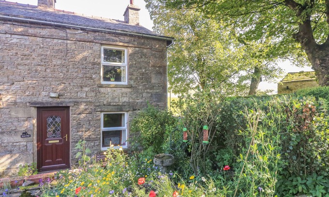 Sedbergh Cottage | SYCAMORE COTTAGE, pet friendly, character holiday cottage in Hawes
