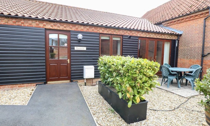 Foxley House | SYCAMORE, family friendly, with a garden in Foulsham