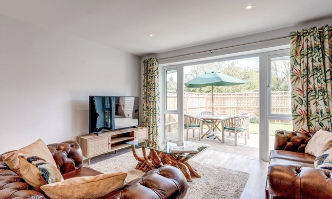 Botley Apartment | Sycamore House | Oxford Holiday Let | 2 Beds & Sleeps 4
