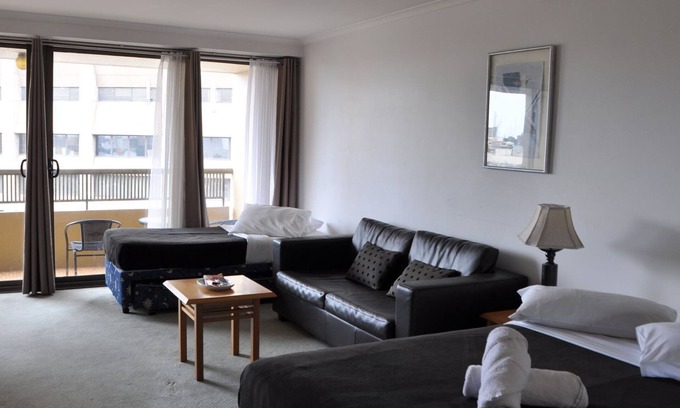 Darlinghurst Apartment | Sydney CBD Large Studio Apartment with Balcony