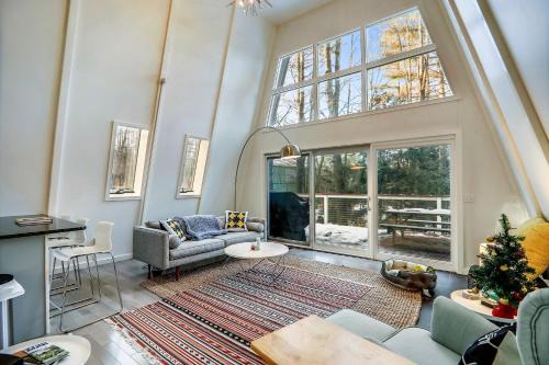 Stowe Area House | Sylvan Park: 3 br A-frame w/deck near Village