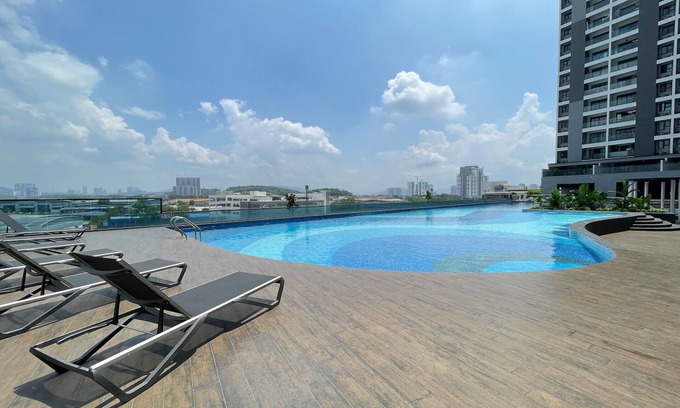 Seri Kembangan Condo | Symphony Tower by Emily in Town