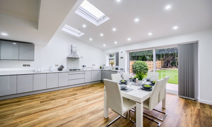 Coventry House | Sytlish Contractor House*Netflix*Parking