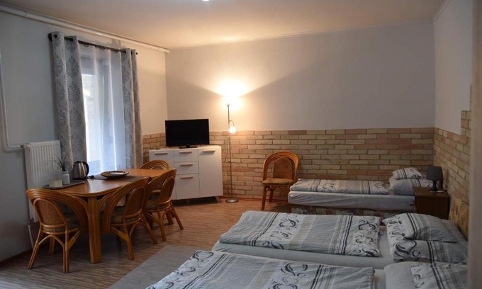 Tolna Bed & Breakfast | Szilvia Panzió