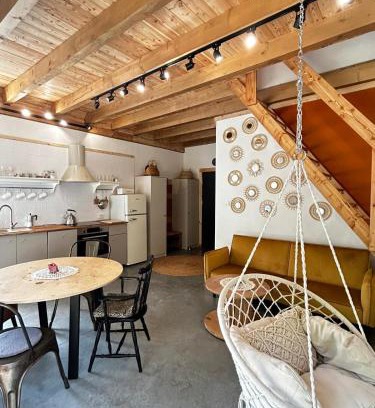 Zawoja Apartment | Szumidomki strefa z jacuzzi sauna widok na potok las