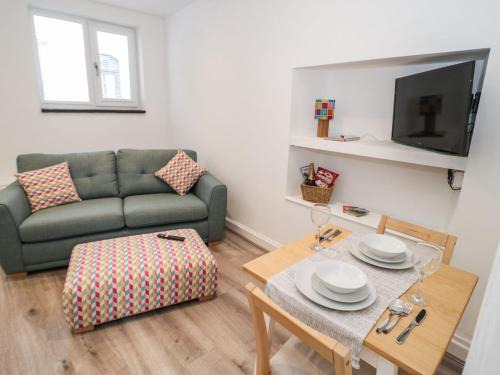 Bangor House | Tŷ Capel Bach
