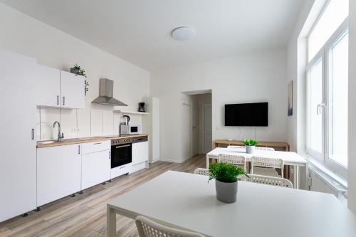 Wanheimerort Apartment | T&K Apartments - 1 to 4 Room Apartments - 20min to TradeFair Messe Airport Düsseldorf