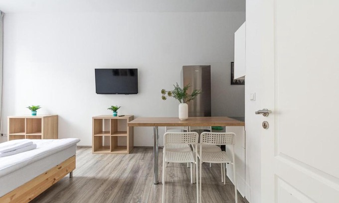 Duesseltal Apartment | T&K Apartments - 2 Room Apartment - Ground Floor