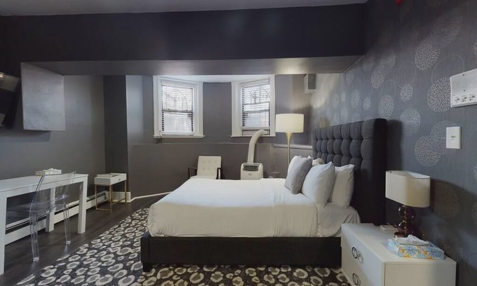 Bay Village Apartment | T Prices/Location CANNOT Be Beat! 1-B1
