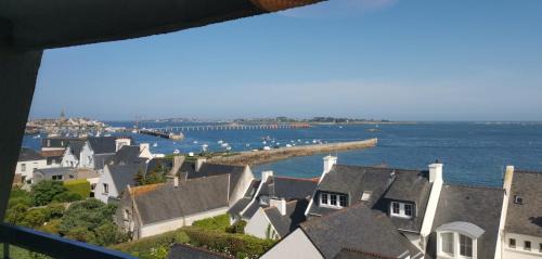 Roscoff Apartment | T1 vue mer roscoff et île de Batz, 2 min à pied de la plage,