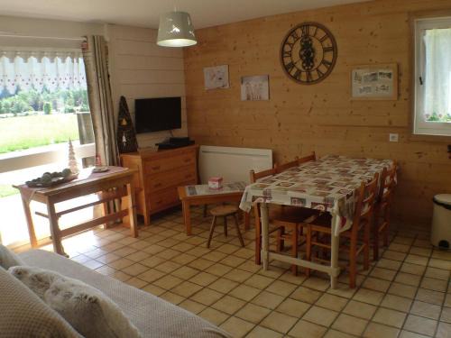 Samoens Apartment | T2 au calme, proche centre village - Terrasse et parking - FR-1-629-16