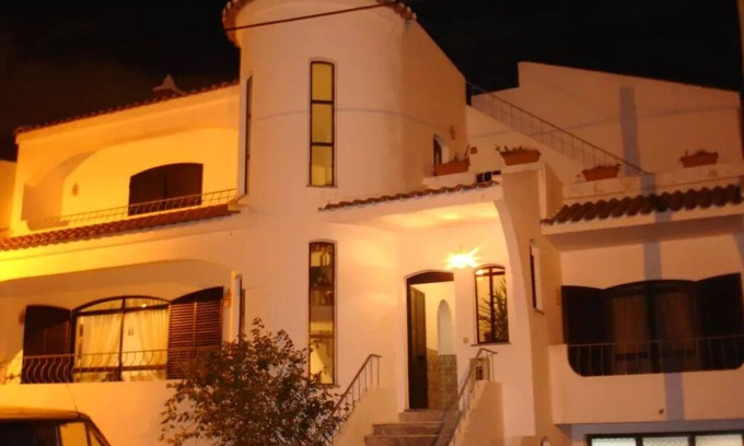 Alagoas Apartment | T2 Baixo Inserido Numa Vivenda em Portimão