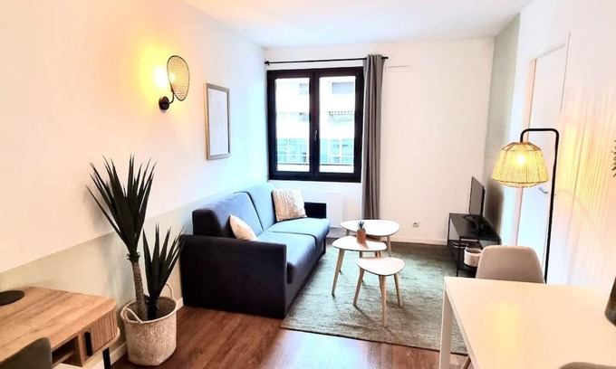 Saint - Agne Apartment | T2 Bohème - Balcon - Clim - Métro - WiFi