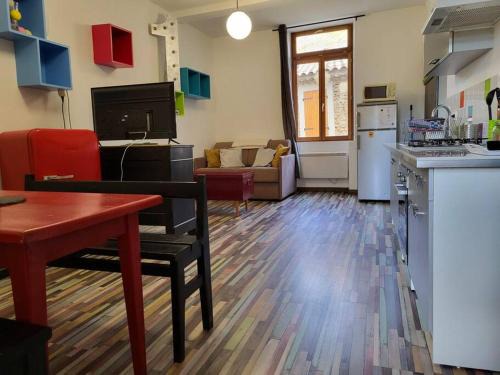 Remoulins Apartment | T2 centre village "Chez Clothilde"