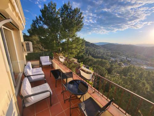 Mougins Apartment | T3 avec magnifique vue montagne, 3 étoiles, piscine et parking, clim