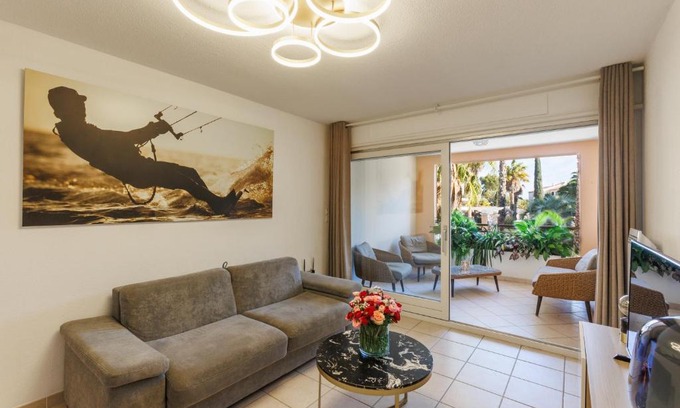 Giens Apartment | T3 avec terrasse, parking & piscine - Proche plages et randos - Le Mérou