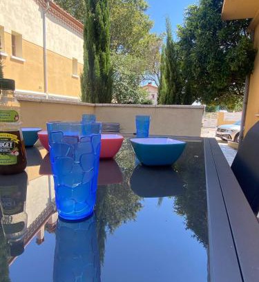 Saint-Hippolyte Apartment | T3 rdc, terrasse ombragée, parking avec portail