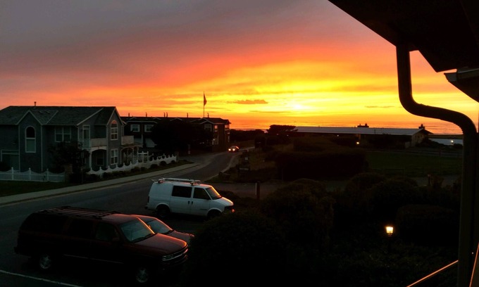 Gearhart Condo | T444 2 Bedroom 2nd Floor Pet Friendly, stairs to unit, No cleaning fee