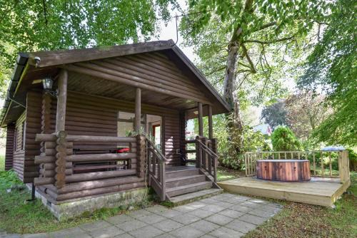 Fivelanes Ski Chalet | Ta Mill Cottages & Lodges - Brookview Lodge 3