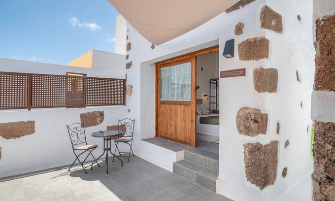 Tabayesco Apartment | 'Tabayesco' Holidays with Mountain Views, Shared Pool and Wi-Fi