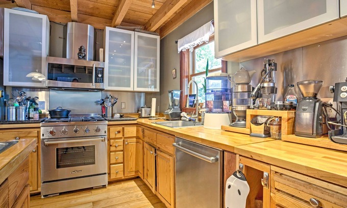 Cleveland House | Table Rock Retreat - Spacious Private Pool Home In The Mountains by RedAwning