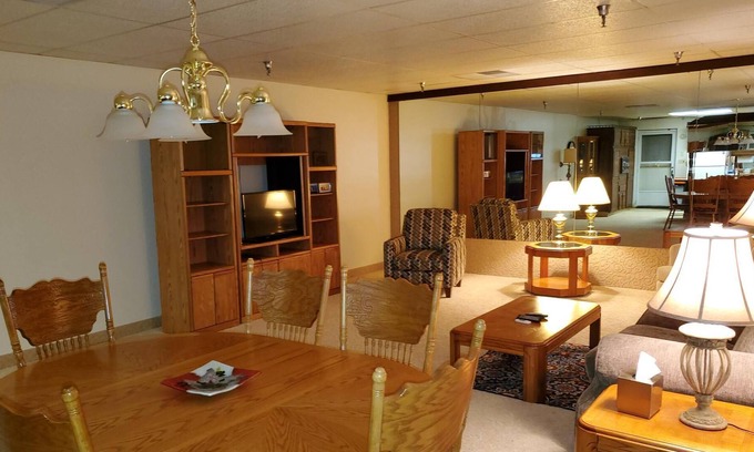 Flint Apartment | Tadrick's Tax Shelter entire private suite over 1000sq ft