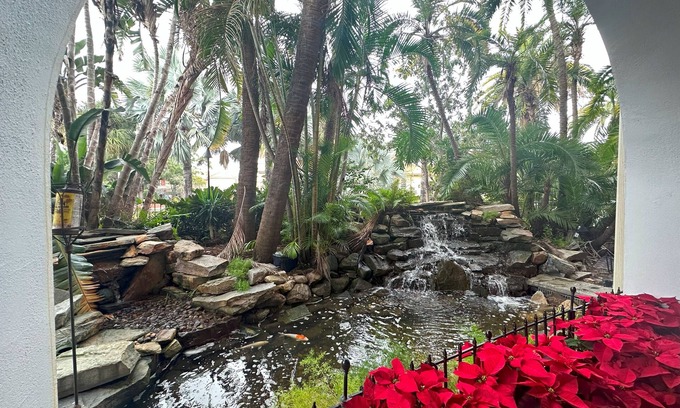 Swann Estates Hotel | Tahitian Inn