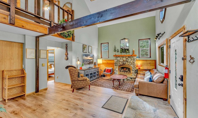 Sunnyside House | Tahoe City Retreat: Forest Views & Fireplace
