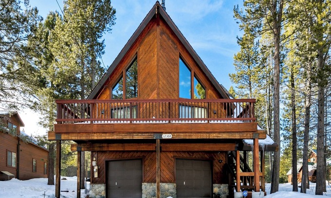Truckee House | Tahoe Donner-Slp10, backs to XCountry, downhill skiing nearby.