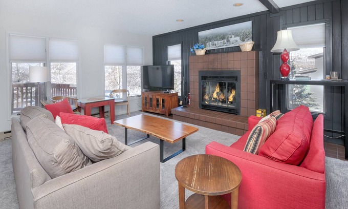 Highland Meadows House | Tahoe Drive | 4BD Mountain Retreat with Private Hot Tub