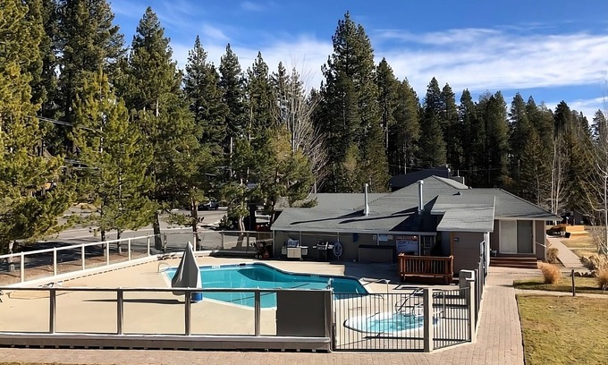 Tahoe Vista Hotel | Tahoe Vista Paradise! Kitchenette, Free Parking, Outdoor Pool, Private Beach!