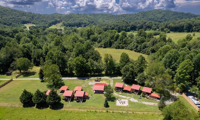 Robbinsville Cabin | Tail of the Dragon Resort Cabins Mountain View #3