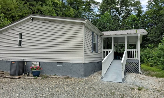 Robbinsville House | Tail of the Dragon/Cherohala/Robbinsville/Graham County