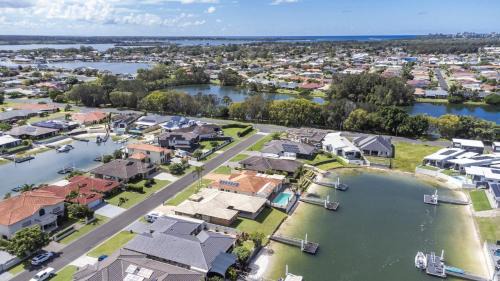 Yamba House | Taine Court