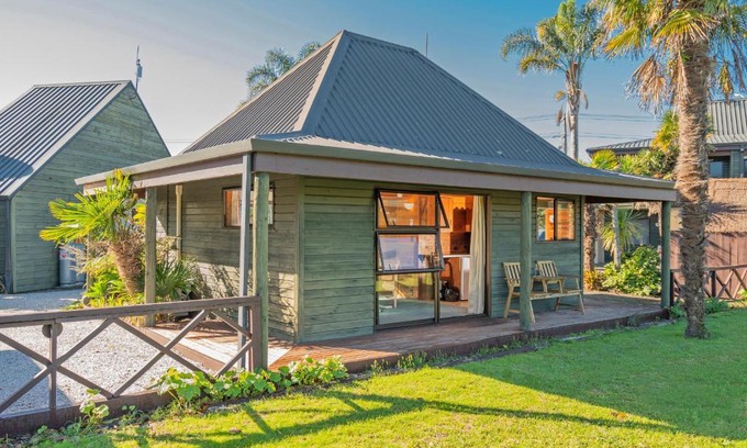 Tairua House | Tairua Waterfront Villa 6 - Tairua Holiday Studio Unit