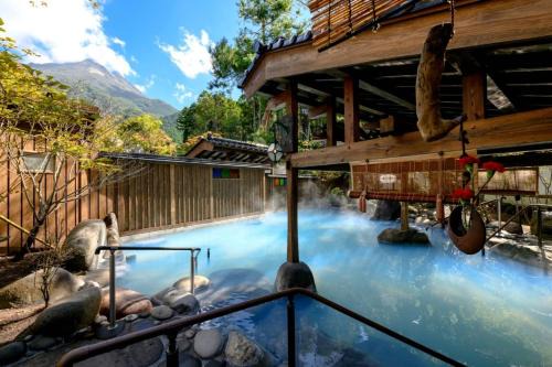 Yufuin Onsen Hotel | Taisho Yufu no Hana