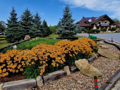 Szczytna Bed & Breakfast | Tajemniczy Ogród Szczytna - Bed & Breakfast
